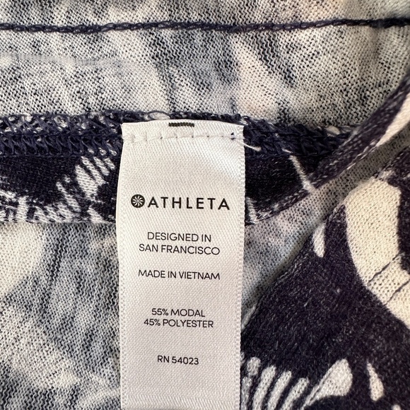 Athleta Tunic Tank Top Blue White Floral Size M Modal Blend - Picture 11 of 11